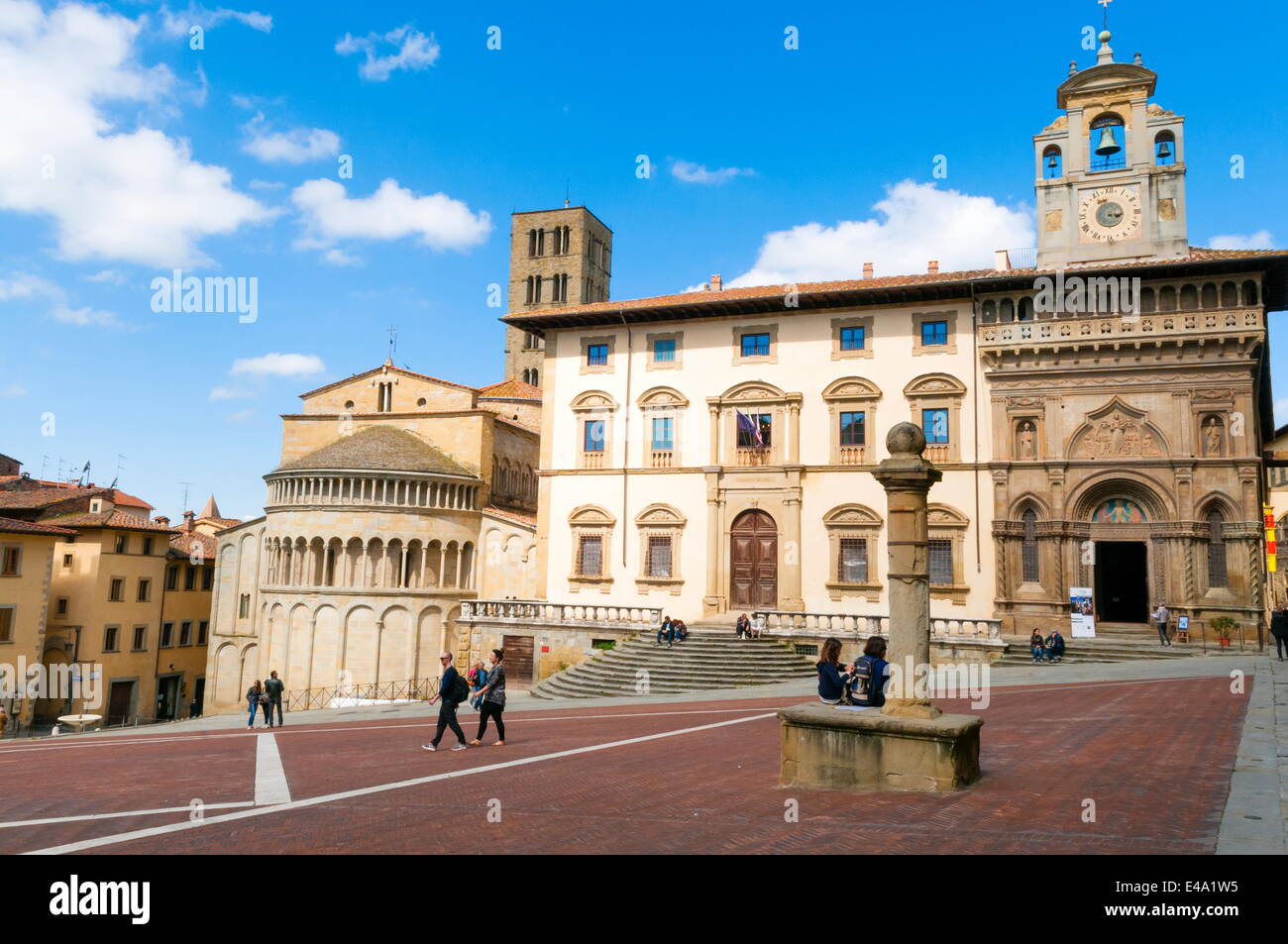 La construction d'Fraternita dei Laici et église de Santa Maria della Pieve, Piazza Vasari, la Piazza Grande, Arezzo, Toscane, Italie Banque D'Images