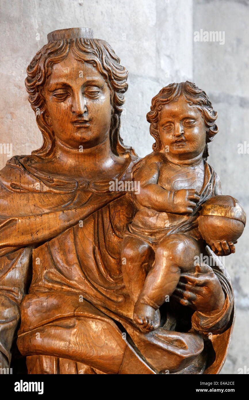 Statue dans l'église Saint Maurice, Lille, Nord, France, Europe Banque D'Images