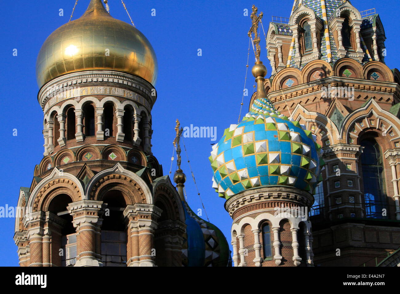 Les dômes. L'église de Notre Sauveur sur le Sang Versé (église de la résurrection), Saint-Pétersbourg, Russie, Europe Banque D'Images