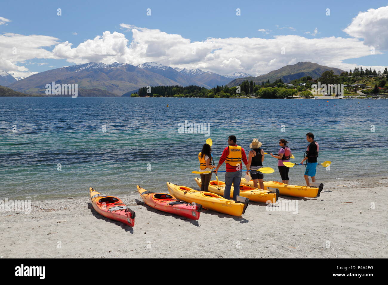 Kayak sur le lac Wanaka, Wanaka, Otago, île du Sud, Nouvelle-Zélande, Pacifique Banque D'Images