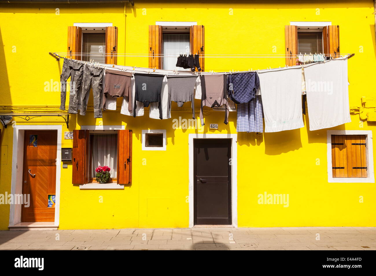 Une maison colorée sur Burano, Venise, Vénétie, Italie, Europe Banque D'Images