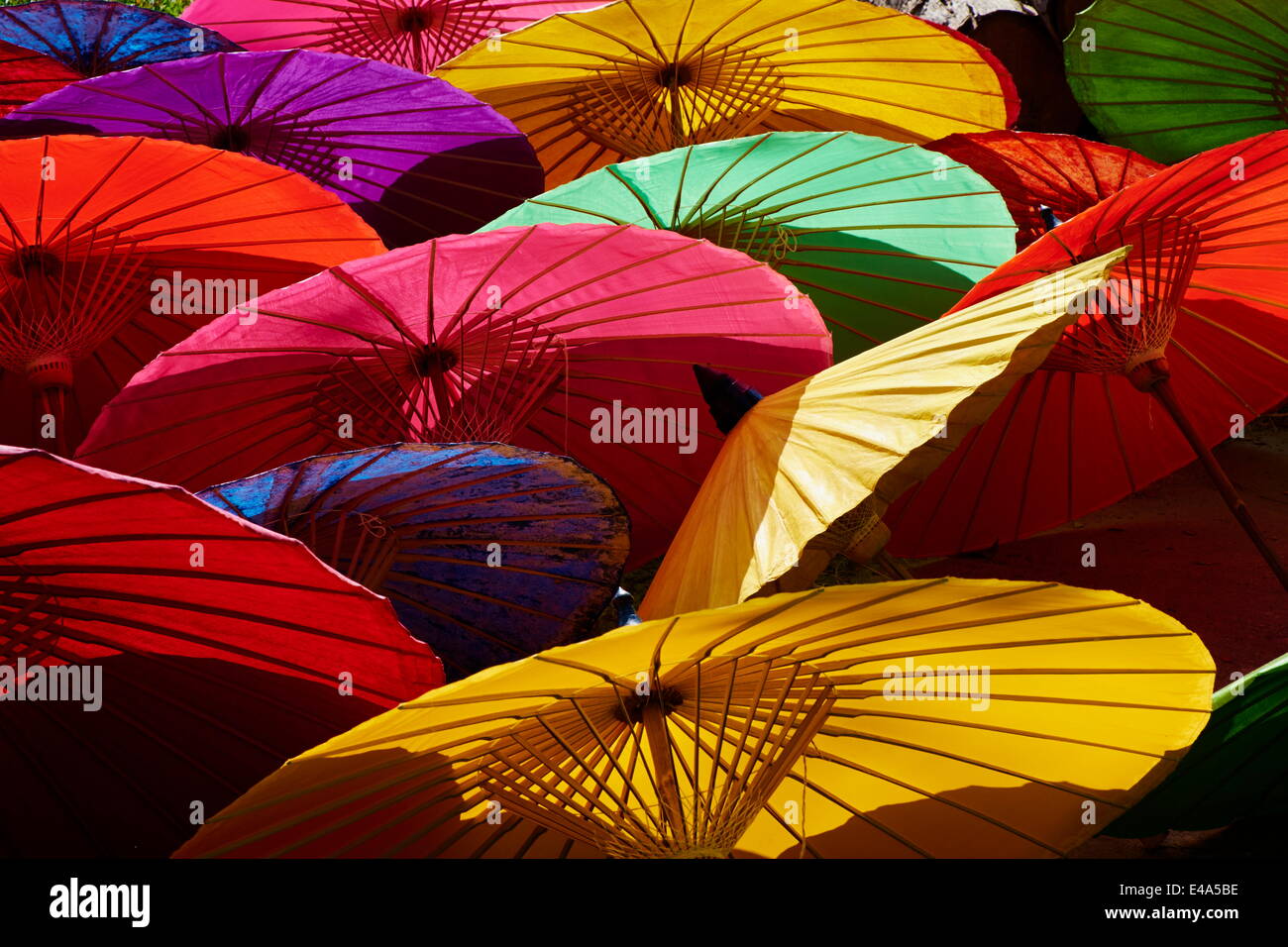 Parasols à Borsang village artisanal, Chiang Mai, Thaïlande, Asie du Sud-Est, Asie Banque D'Images