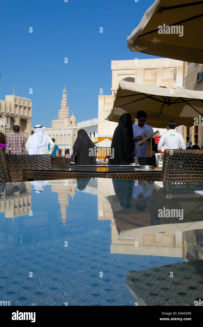 Le souq Waqif et restauré de la mosquée en spirale Kassem Darwish Fakhroo Centre islamique, au Qatar, au Moyen-Orient Banque D'Images