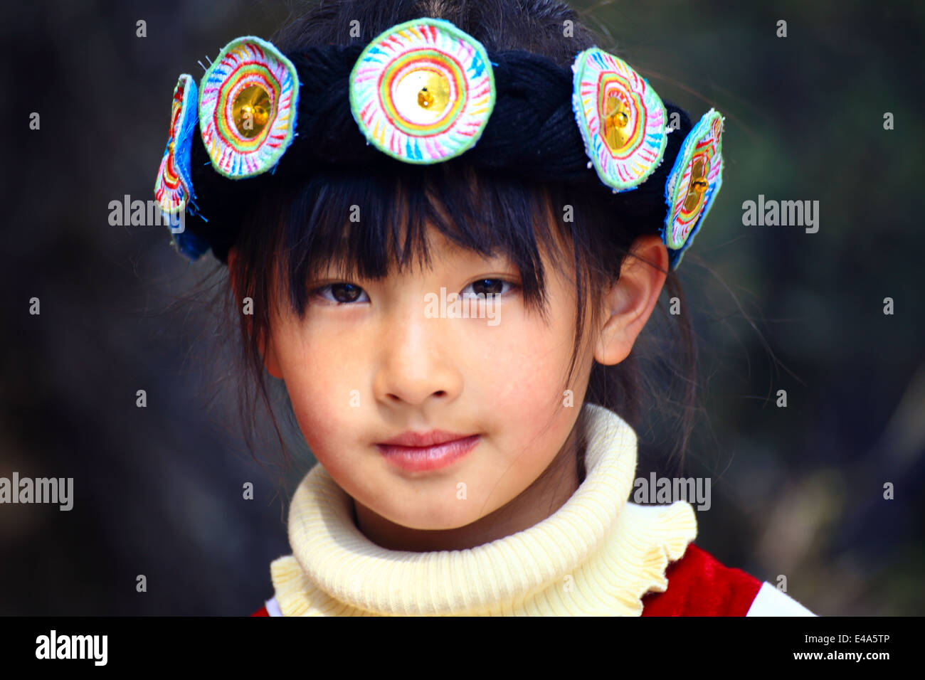 Jeune fille de la minorité Naxi chinois Banque D'Images