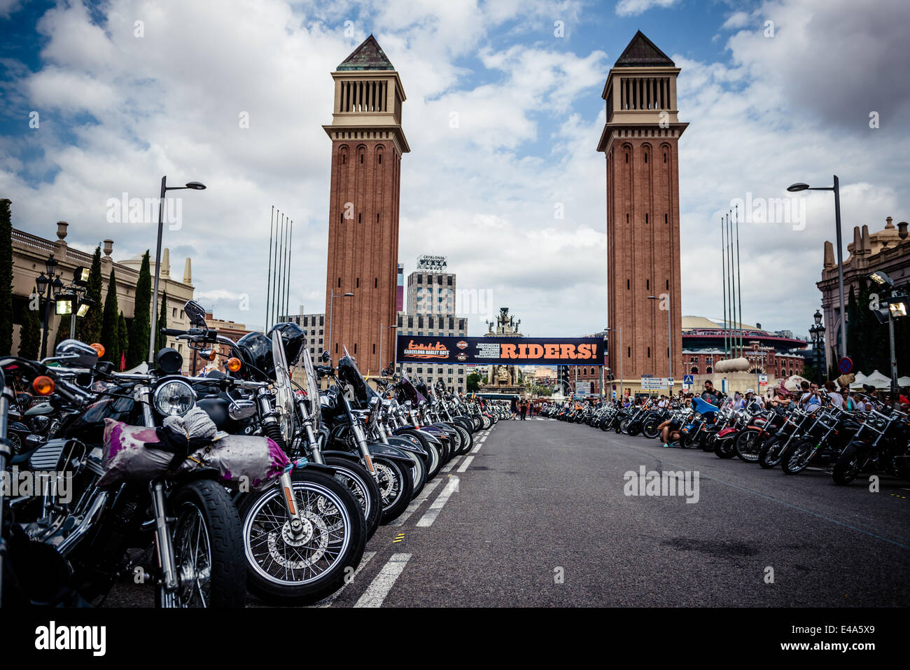 Barcelone, Espagne. Juillet 6th, 2014:Des milliers d'Harleys sont garés à la "Fira de Barcelona" au cours de la 'Barcelona Harley Days' à Montjüic Crédit : matthi/Alamy Live News Banque D'Images