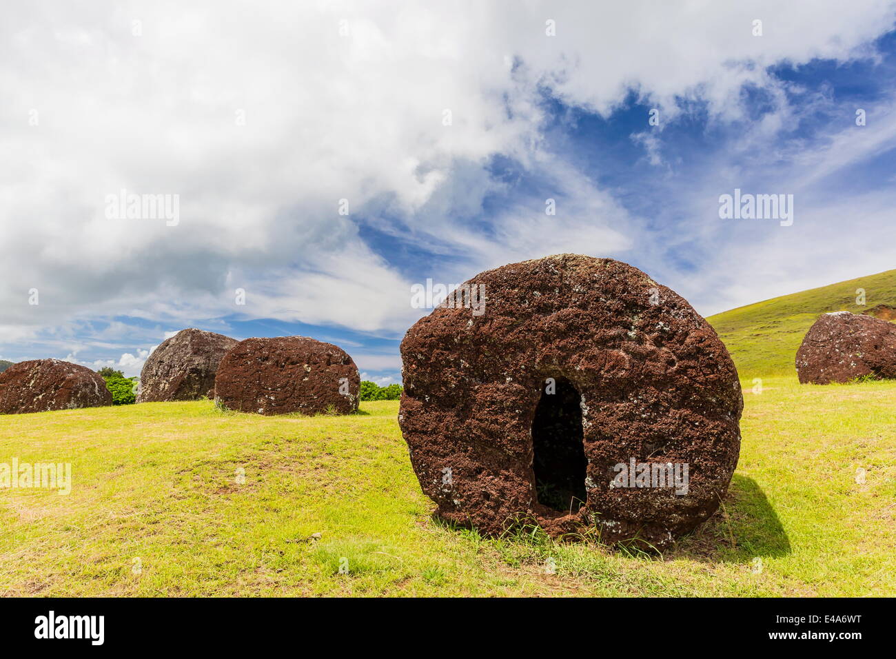 La scorie rouge à la carrière Puna Pau à la périphérie de Hanga Roa, parc national de Rapa Nui, l'UNESCO, l'île de Pâques, Chili Banque D'Images