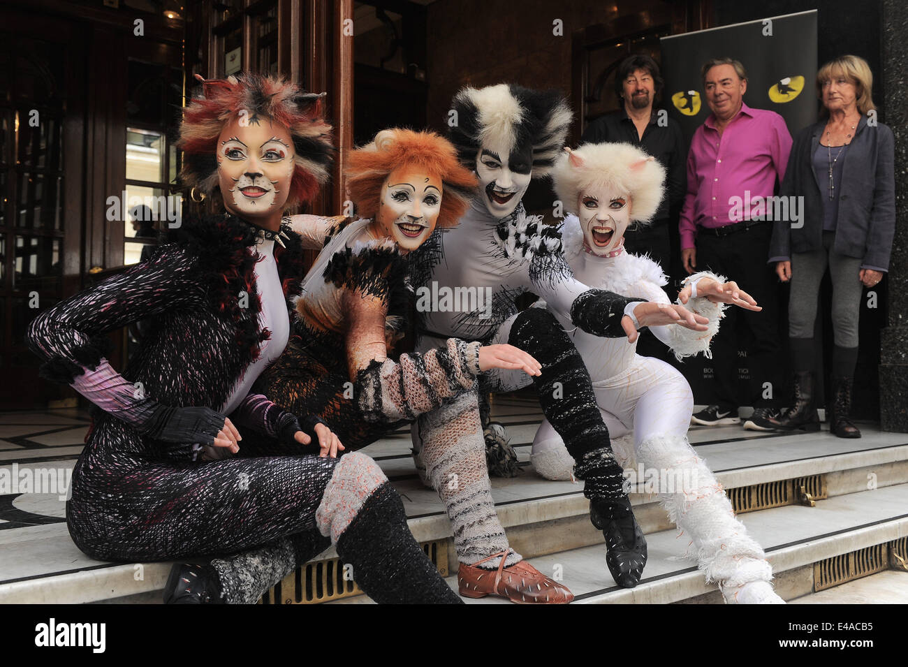 Londres, Royaume-Uni. 7 juillet, 2014. Trevor Nunn, Andrew Lloyd Webber et Gillian Lynne assister à un photocall pour 'Cats' au London Palladium. Credit : Ferdaus Shamim/ZUMA/Alamy Fil Live News Banque D'Images