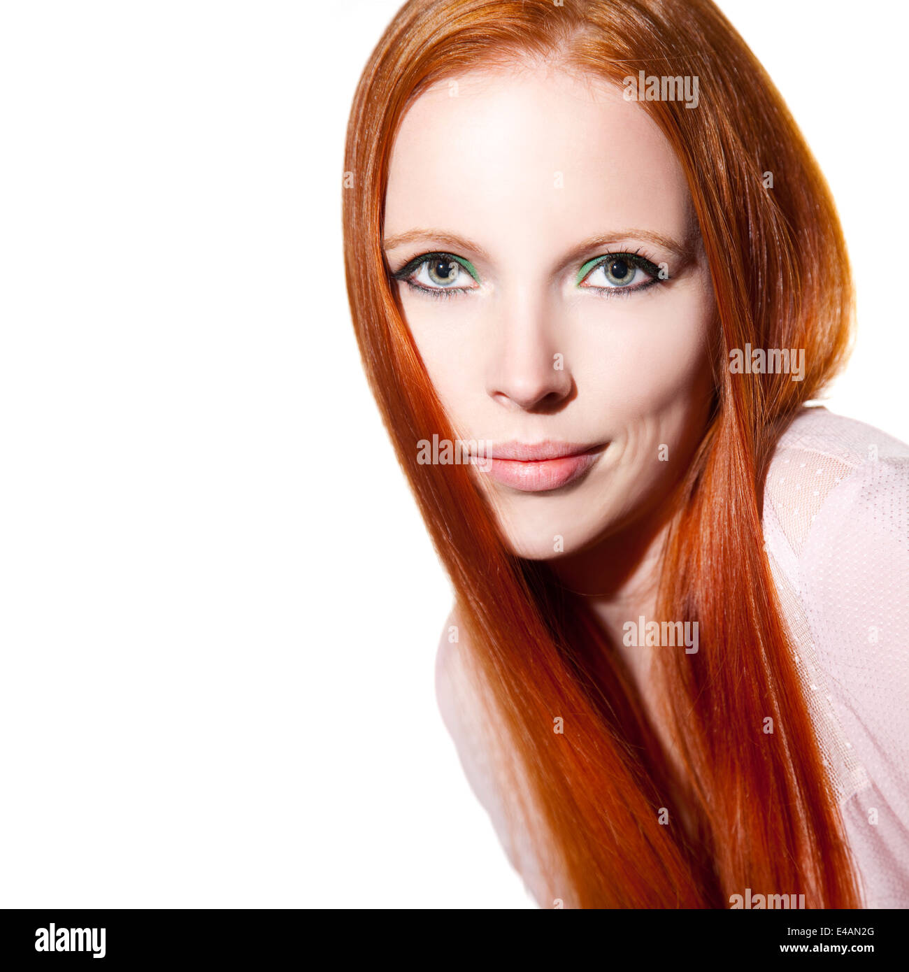 Belle femme aux cheveux rouges Banque D'Images