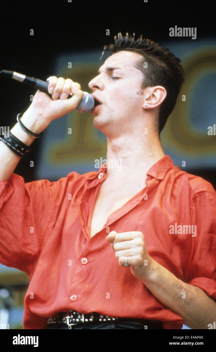 DEPECHE MODE avec la chanteuse du groupe britannique Dave Gahan sur 1983. Banque D'Images