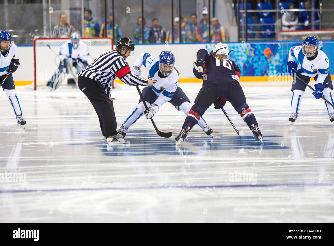 Le hockey sur glace féminin-USA-FIN aux Jeux Olympiques d'hiver de Sotchi en 2014, Banque D'Images