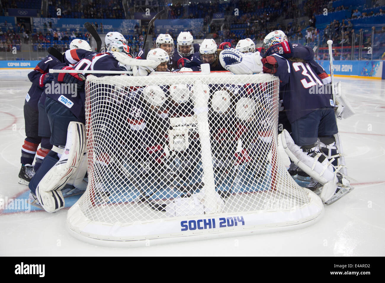 USA-l'équipe féminine de hockey sur glace-USA-FIN aux Jeux Olympiques d'hiver de Sotchi en 2014, Banque D'Images