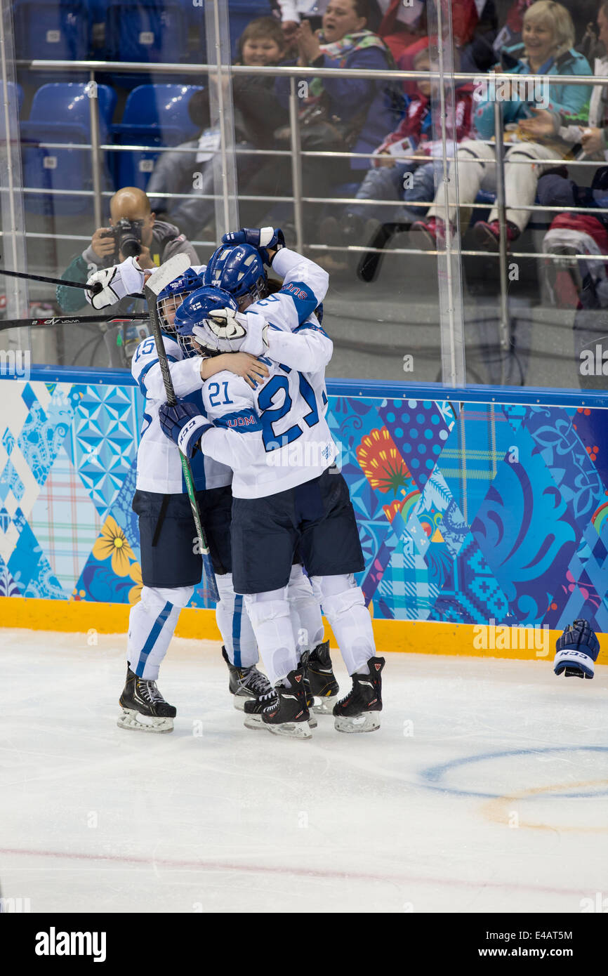Finland-Women l'équipe de hockey sur glace a-USA-FIN aux Jeux Olympiques d'hiver de Sotchi en 2014, Banque D'Images
