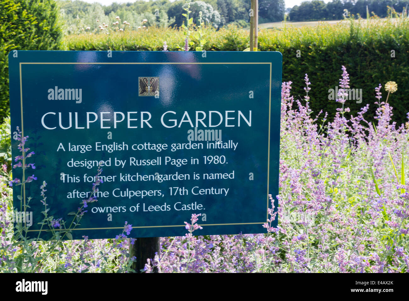 Le Château de Leeds Culpeper signe le jardin Banque D'Images