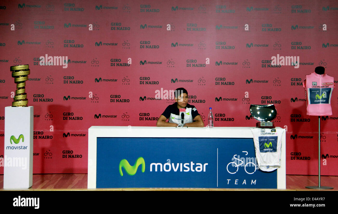 Bogota, DC. 7 juillet, 2014. Giro d'Italia vainqueur Nairo Quintana parle de sa carrière dans une conférence de presse au bâtiment, dans le nord de Bogotá Movistar . Les 24 ans, avec l'alpiniste de l'équipe Movistar colombien est le premier à gagner cette course à vélo. © César Mariño/Pacific Press/Alamy Live News Banque D'Images