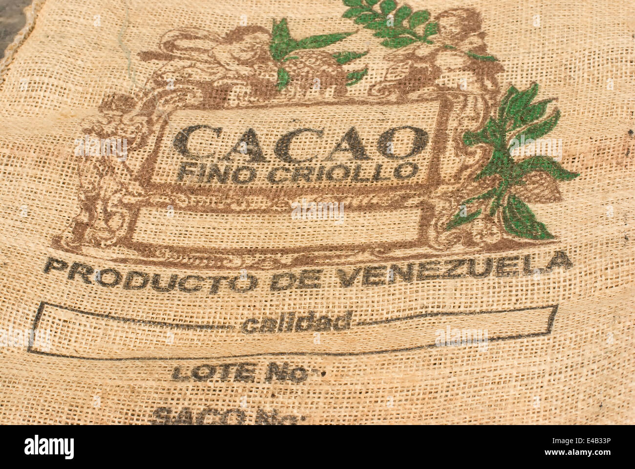 Le Venezuela sac de fèves de cacao renversé Banque D'Images