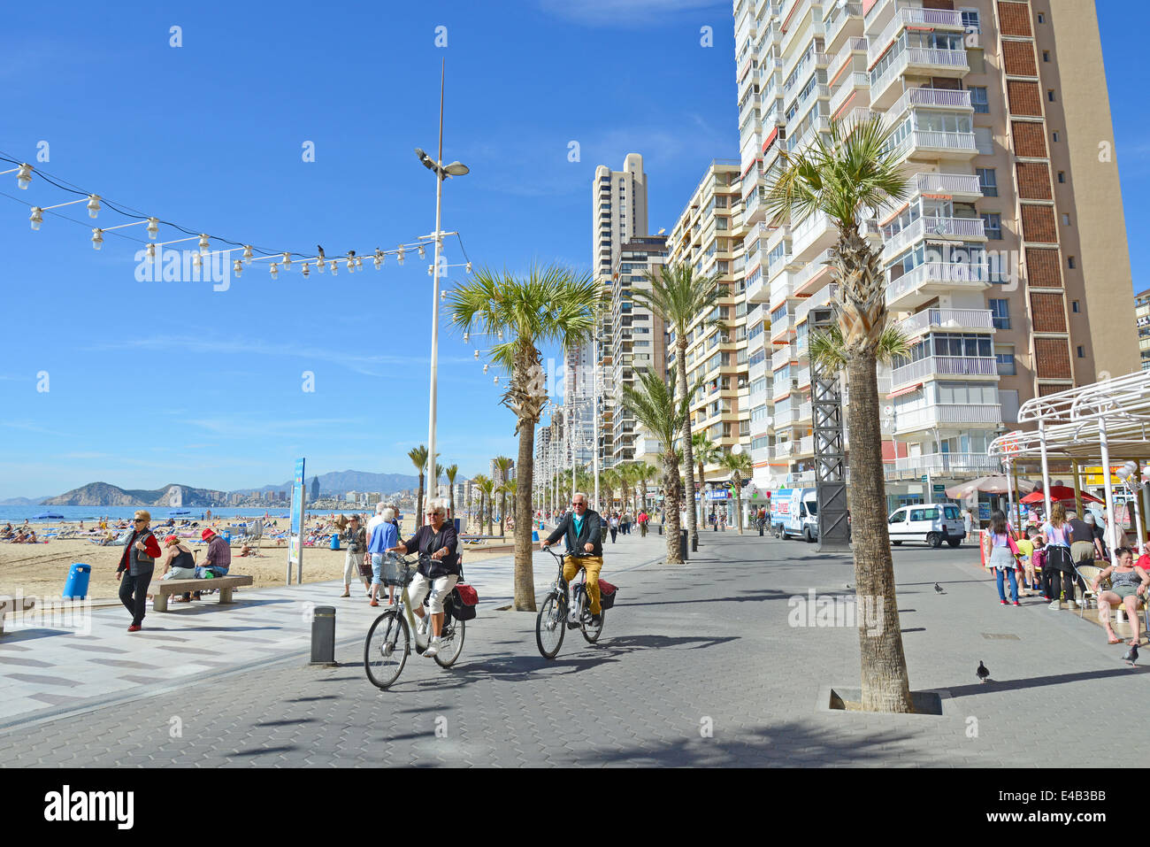 L'esplanade du front de mer, à Playa de Levante, Benidorm, Costa Blanca, Alicante Province, Royaume d'Espagne Banque D'Images