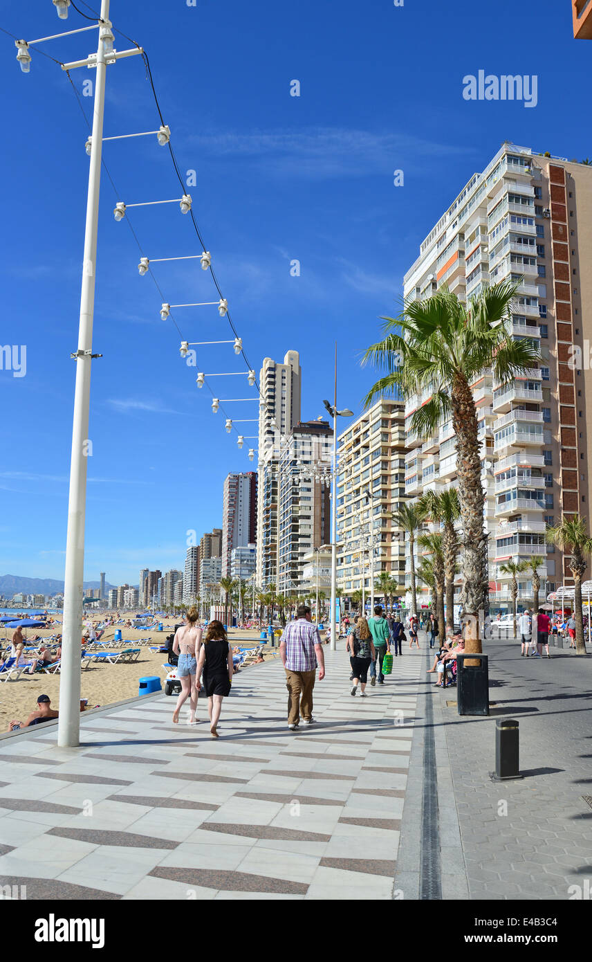 L'esplanade du front de mer, à Playa de Levante, Benidorm, Costa Blanca, Alicante Province, Royaume d'Espagne Banque D'Images