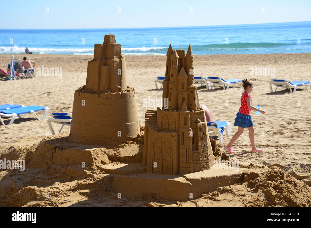 Sculptures de sable sur la plage de Levante, Benidorm, Costa Blanca, Alicante Province, Royaume d'Espagne Banque D'Images