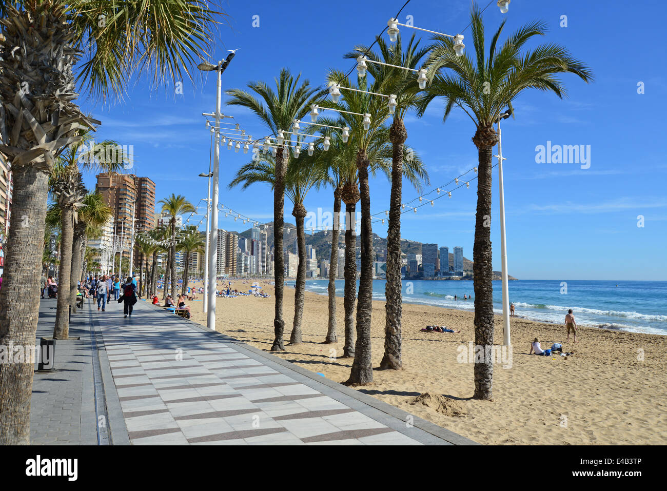L'esplanade du front de mer, à Playa de Levante, Benidorm, Costa Blanca, Alicante Province, Royaume d'Espagne Banque D'Images