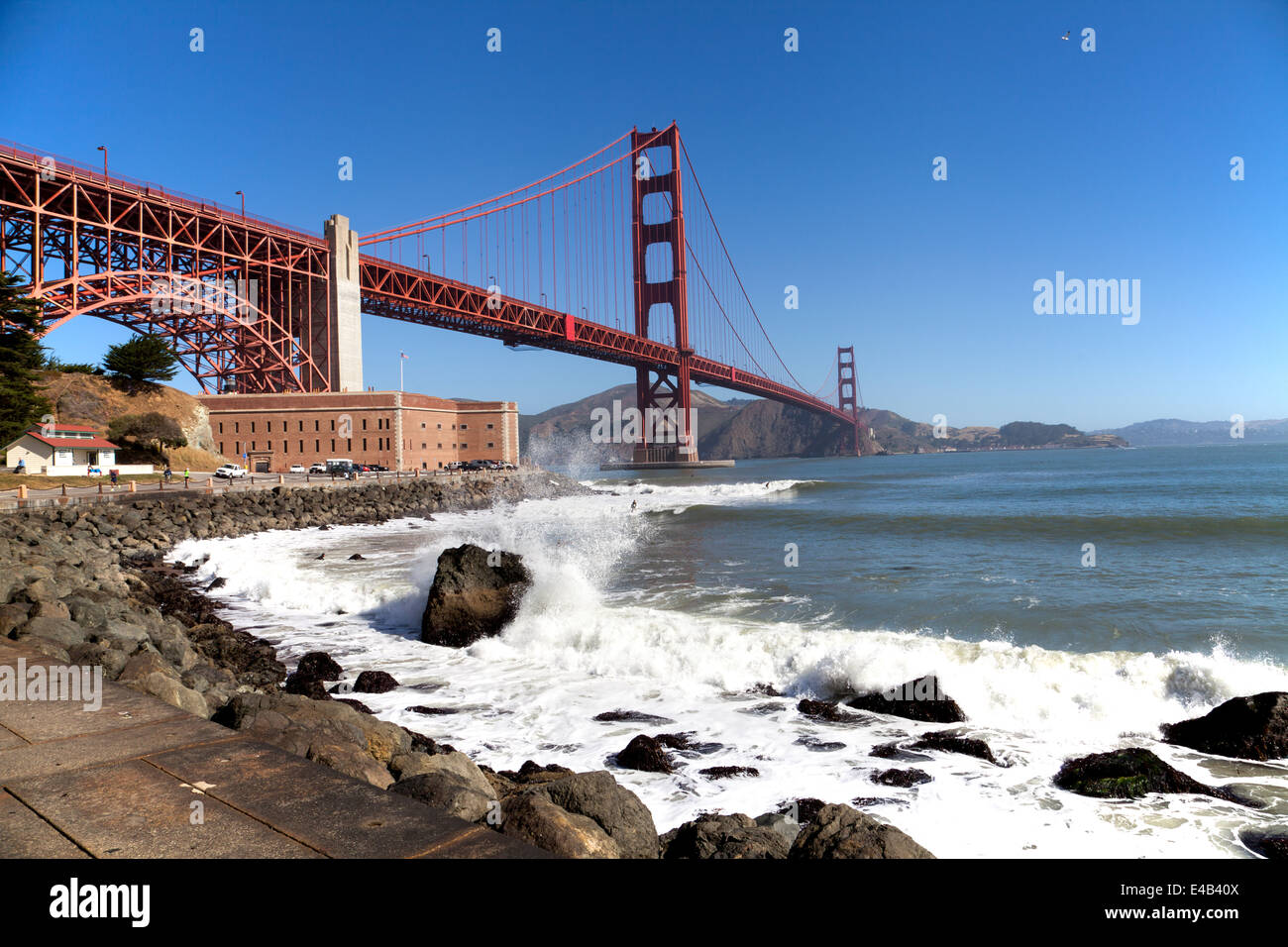 Point fort au pied du Golden Gate Bridge, San Francisco, California, USA Banque D'Images