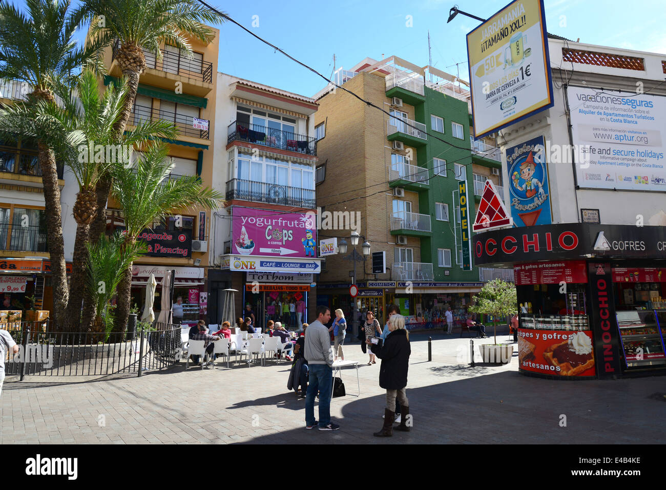Café en plein air, Vieille Ville, Benidorm, Costa Blanca, Alicante Province, Royaume d'Espagne Banque D'Images