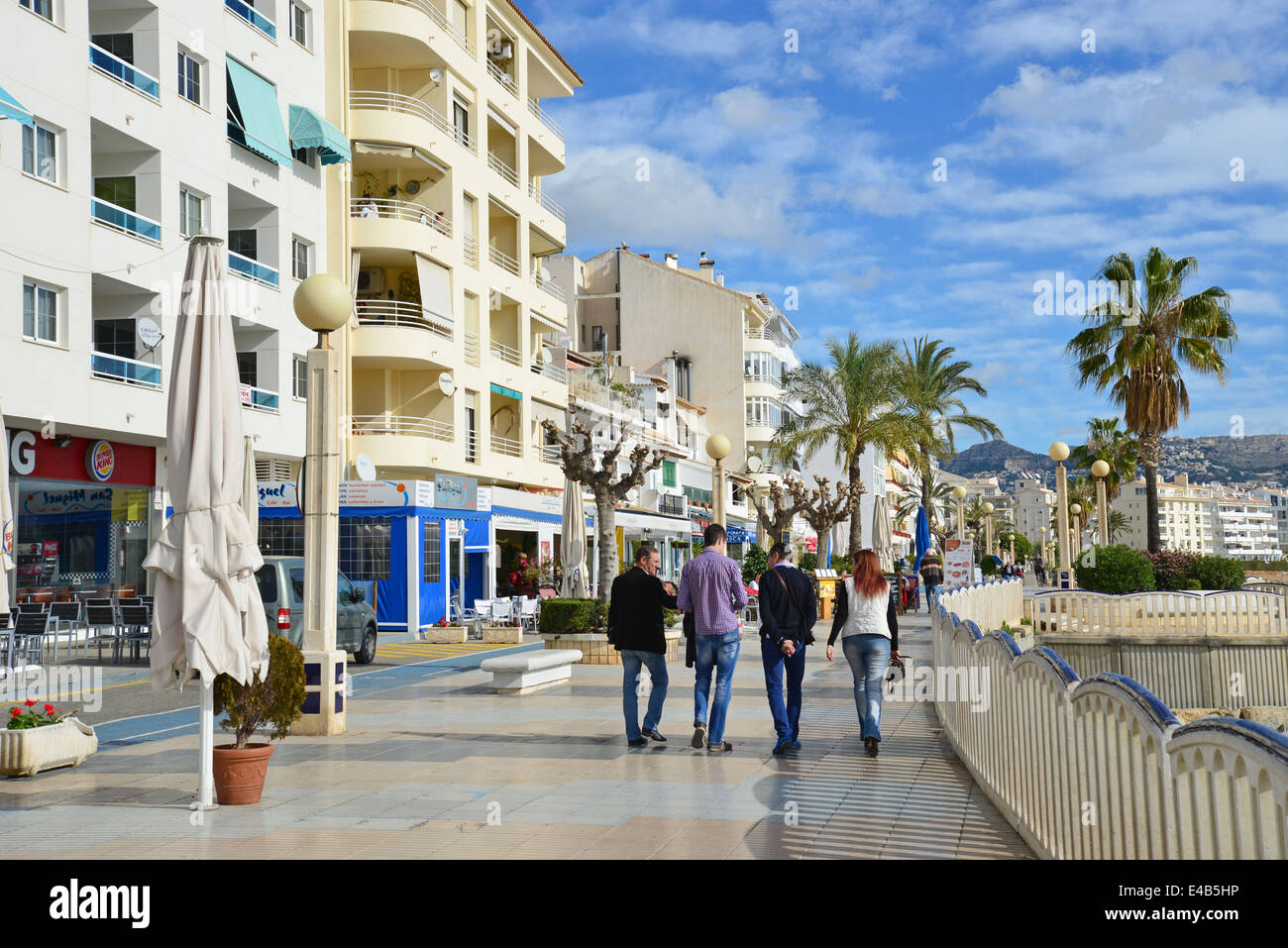Promenade du front de mer, Altea, Costa Blanca, Alicante Province, Royaume d'Espagne Banque D'Images