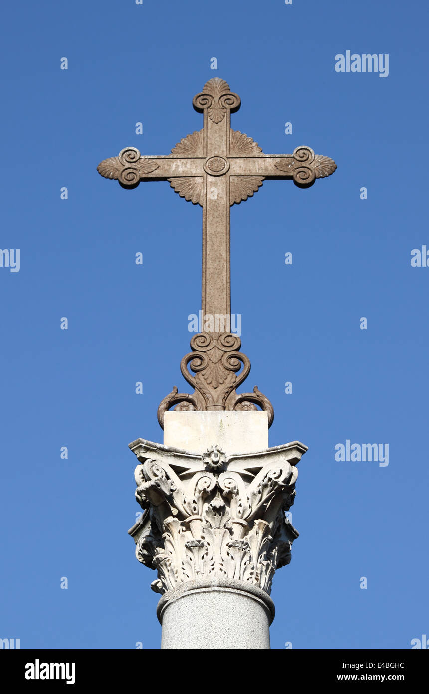Fer Ancien crucifix, symbole de la foi chrétienne Banque D'Images Fer Ancien crucifix, symbole de la foi chrétienne Banque D'Images