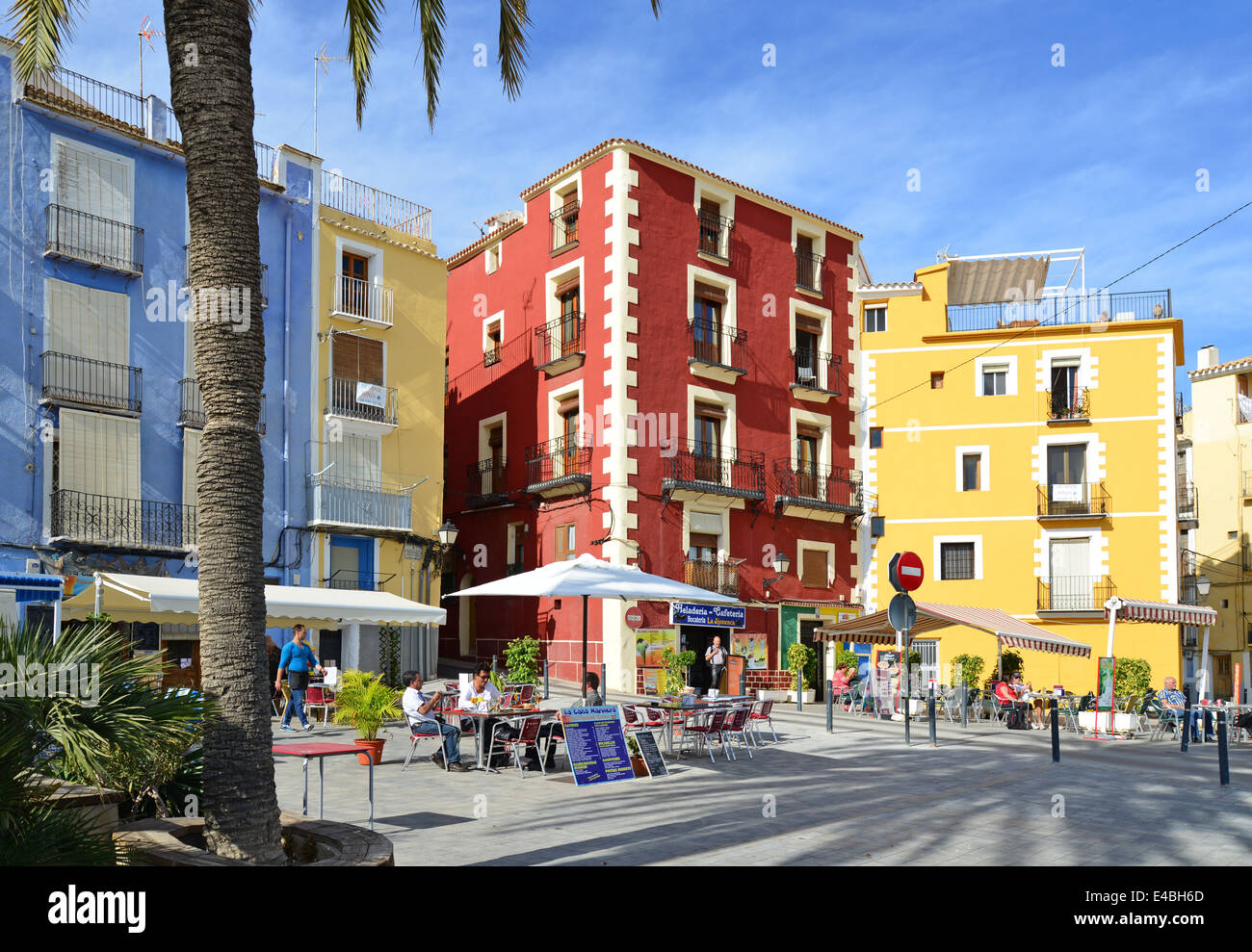 Restaurants en bord de mer, La Vila Joiosa (Villajoyosa), Costa Blanca, Alicante Province, Royaume d'Espagne Banque D'Images