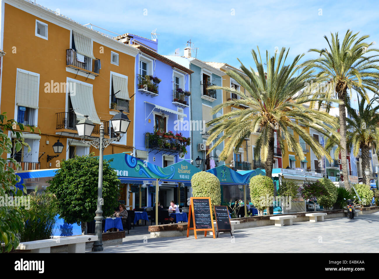 Restaurants en bord de mer, La Vila Joiosa (Villajoyosa), Costa Blanca, Alicante Province, Royaume d'Espagne Banque D'Images