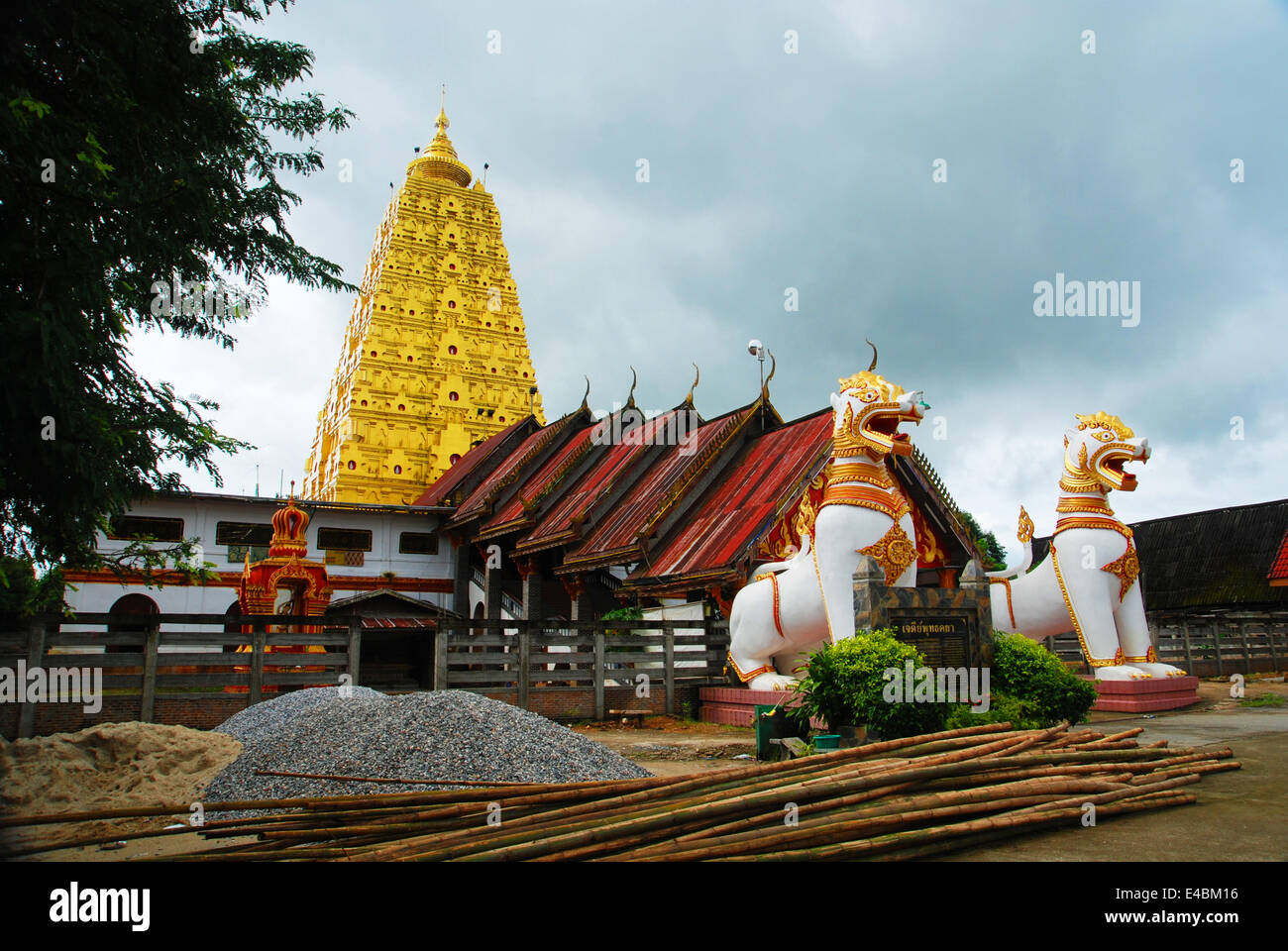 Temple birman à Sangkhlaburi Banque D'Images