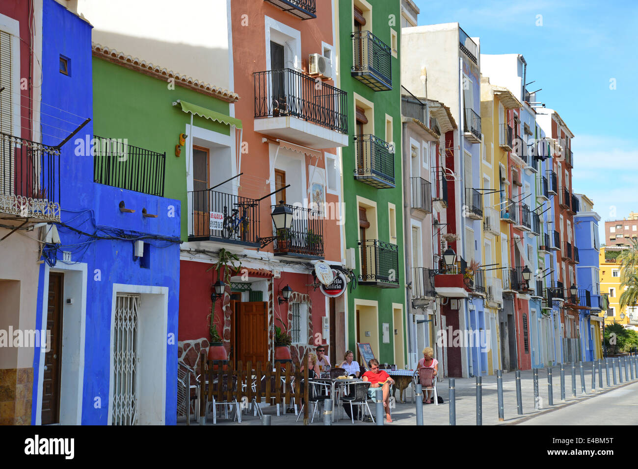 Maisons colorées, La Vila Joiosa (Villajoyosa), Costa Blanca, Alicante Province, Royaume d'Espagne Banque D'Images