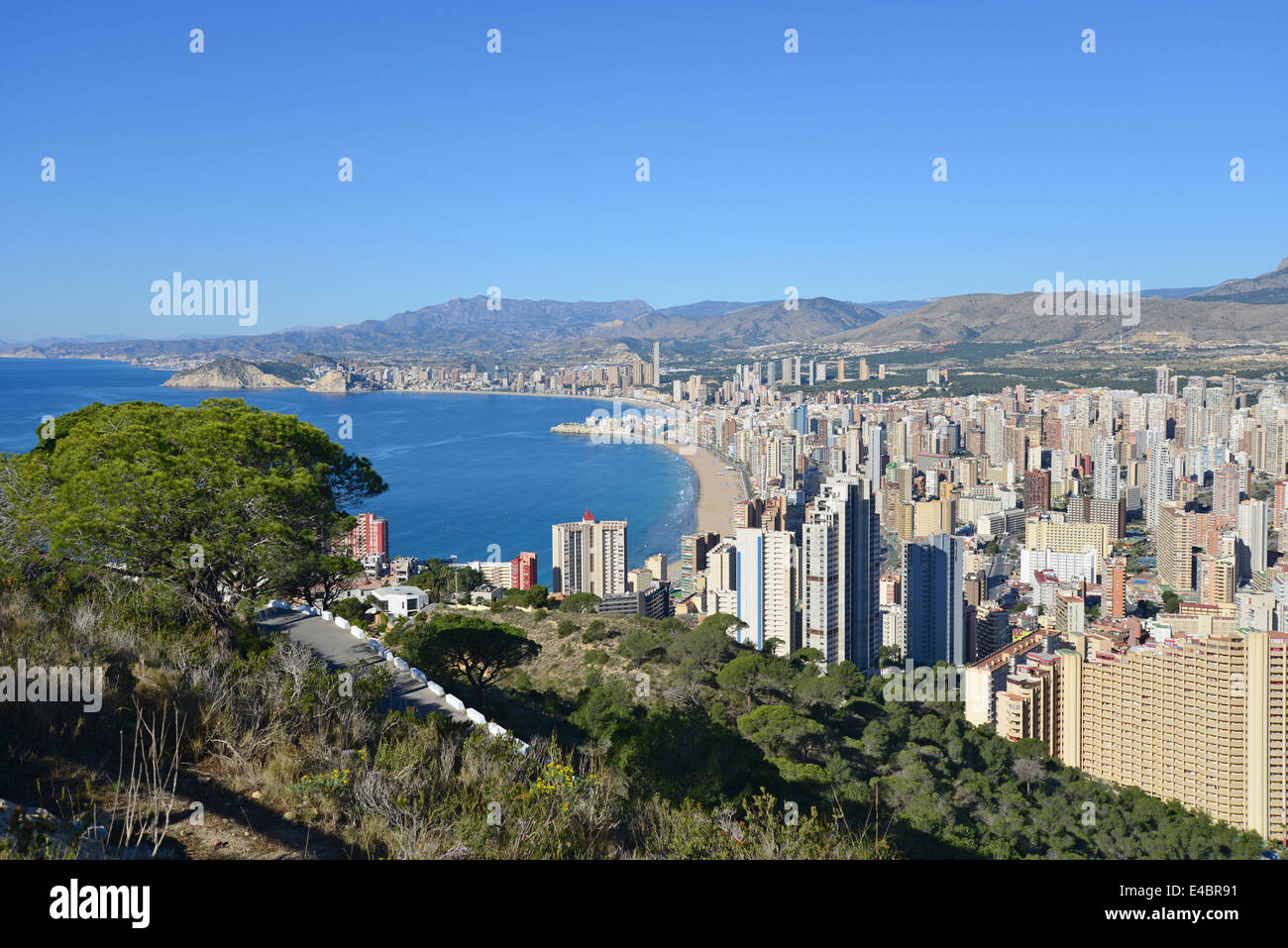 Avis de recours de La Cruz de Benidorm, Benidorm, Costa Blanca, Alicante Province, Royaume d'Espagne Banque D'Images