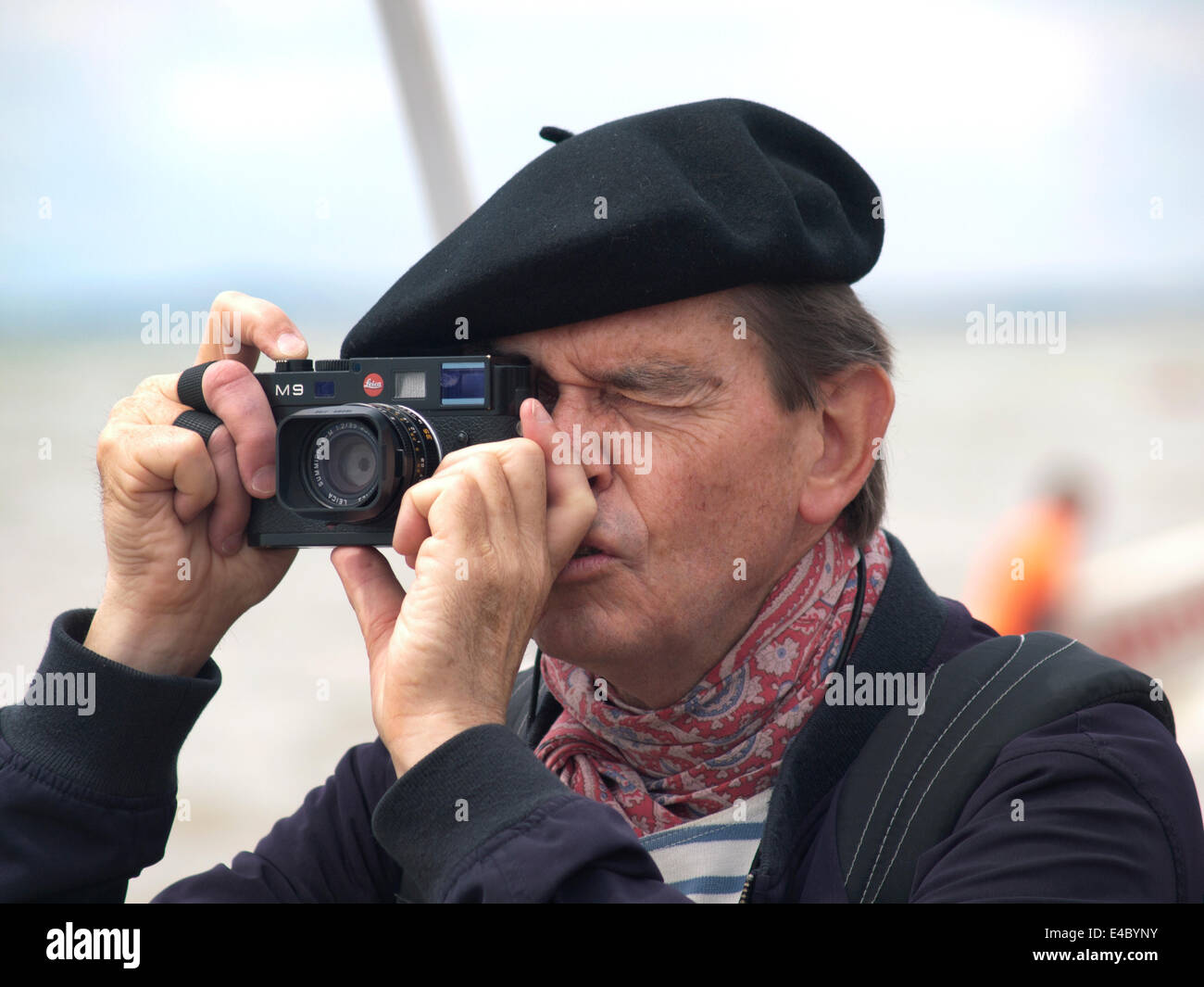Un photographe au travail, son aspect dans un thème particulièrement le Français moyen Banque D'Images