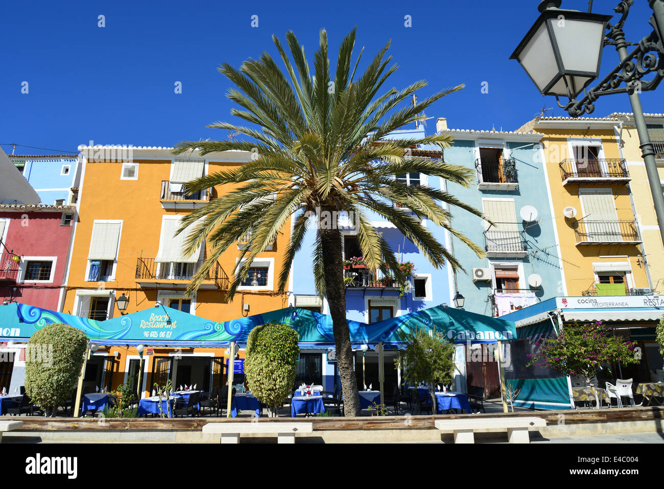 Restaurants en bord de mer, La Vila Joiosa (Villajoyosa), Costa Blanca, Alicante Province, Royaume d'Espagne Banque D'Images