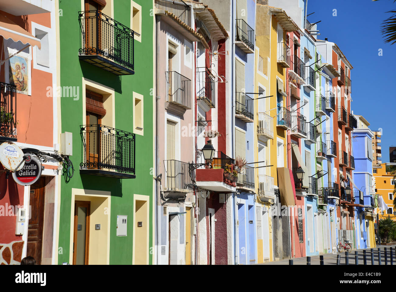 Maisons colorées, La Vila Joiosa (Villajoyosa), Costa Blanca, Alicante Province, Royaume d'Espagne Banque D'Images
