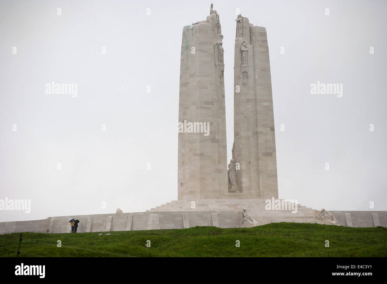 Les deux pylônes blanc du monument commémoratif du Canada à Vimy dédié à la mémoire des soldats de la Force expéditionnaire du Canada Banque D'Images