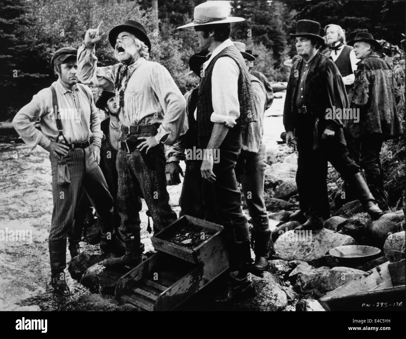 Lee Marvin (2e à gauche), Clint Eastwood (3e à gauche), sur-ensemble du film, 'peindre votre wagon', 1969 Banque D'Images