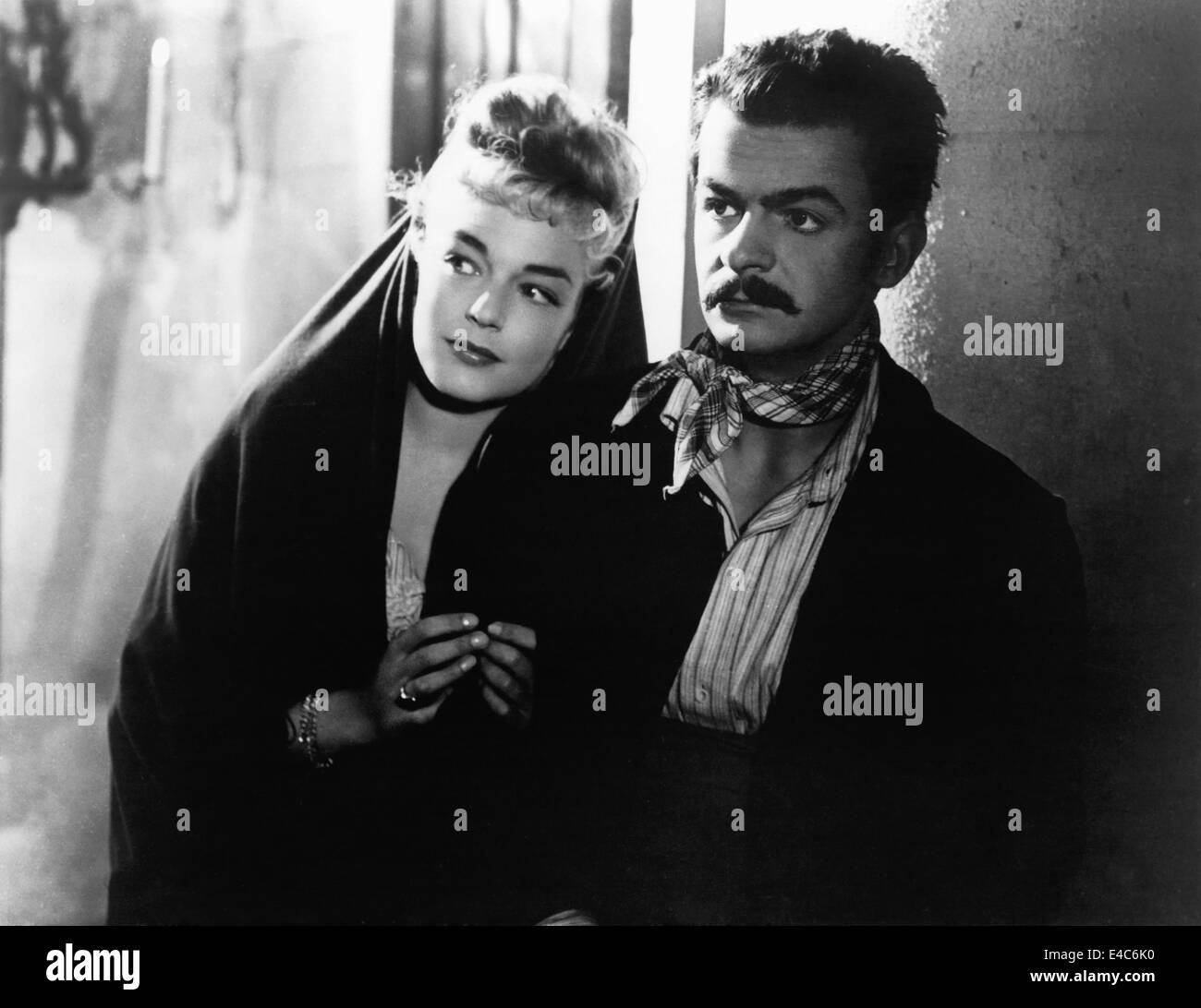 Simone Signoret, Serge Reggiani, sur-ensemble du film, 'Casque d'Or', 1952 Banque D'Images