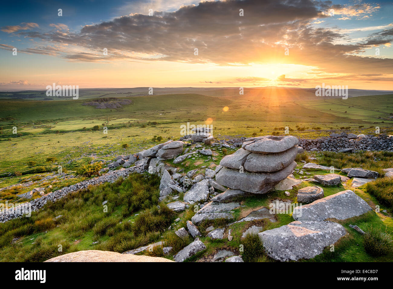 La vue depuis la colline à tor Cheesewring Stowes sur Bodmin Moor en Cornouailles Banque D'Images