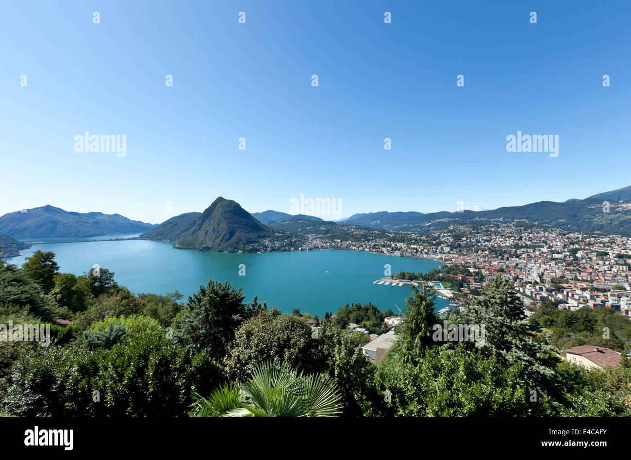 Le lac de Lugano, vue panoramique depuis le haut, Suisse Banque D'Images