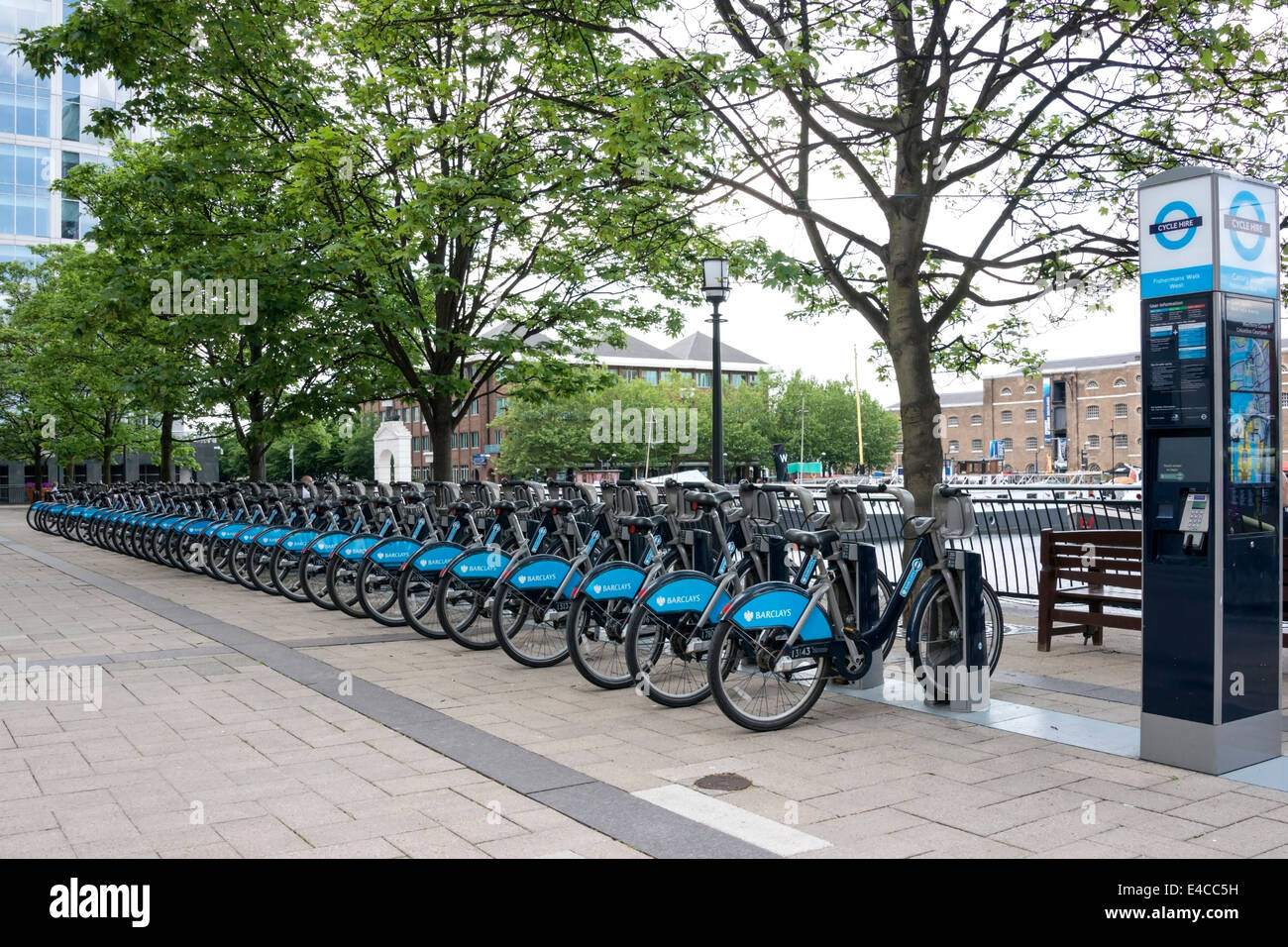 Barclays Cycle Hire parrainé Station à Fishermans marcher vers l'Ouest , , Londres Banque D'Images