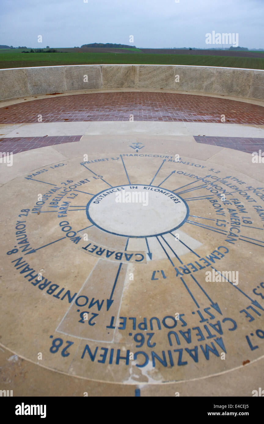 Une table d'orientation à l'Bellicourt Monument américain. Banque D'Images