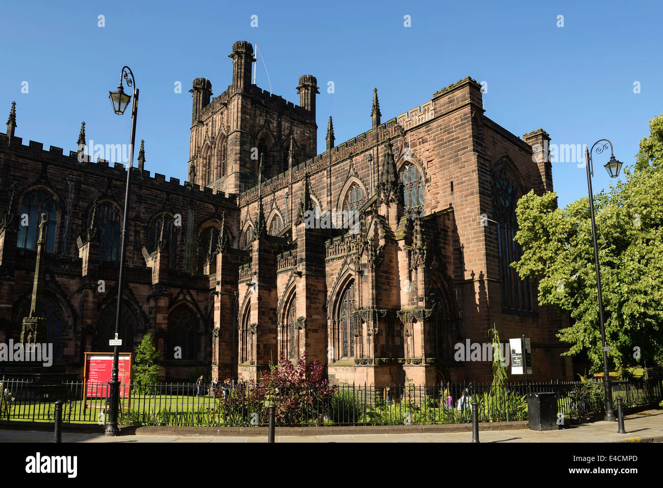 La cathédrale de Chester extérieur en soirée sunshine UK Banque D'Images