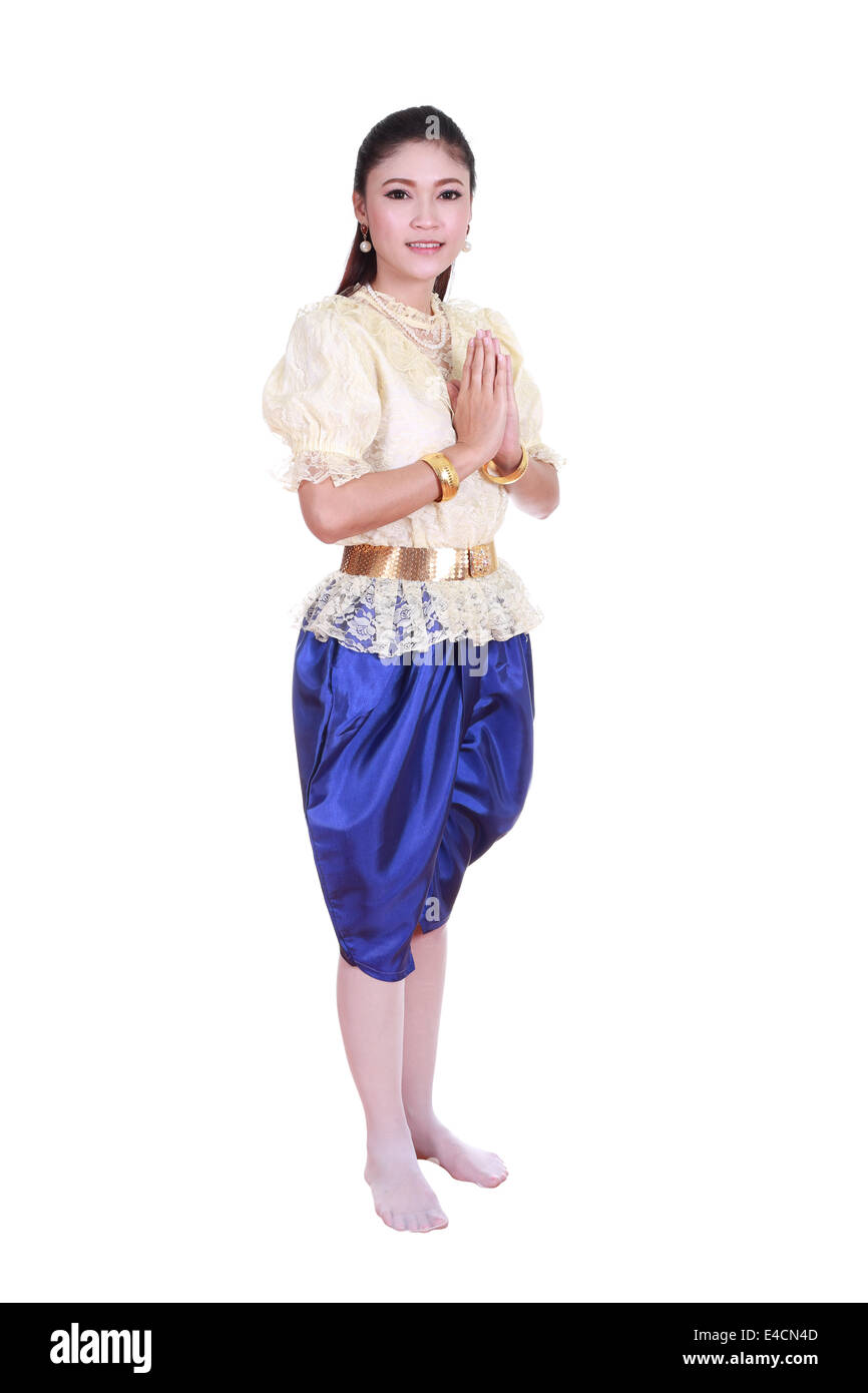 Femme portant robe typiquement thaïlandais payer relativement isolé sur fond blanc, de l'identité de la culture de la Thaïlande Banque D'Images