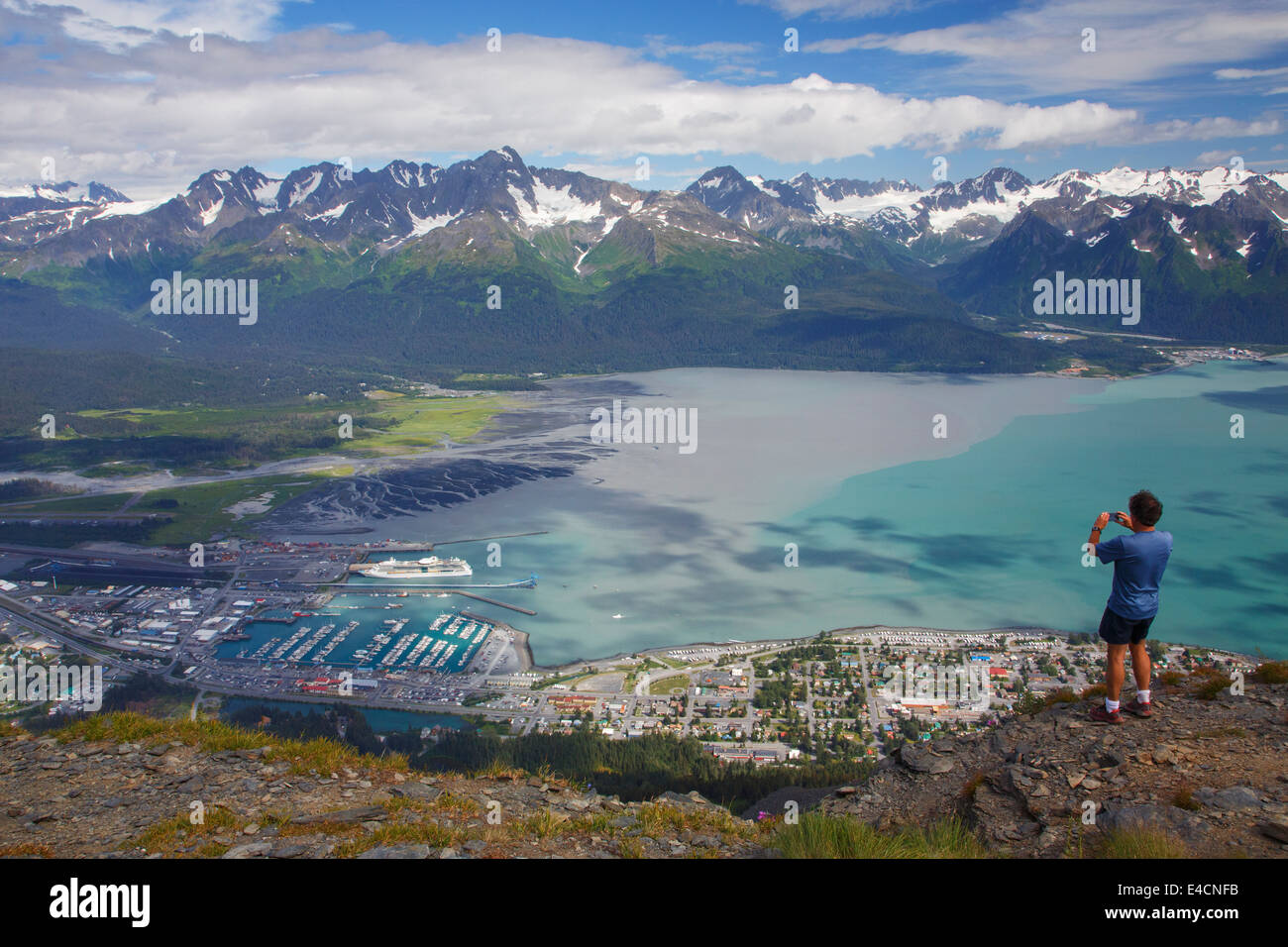 Une vue sur la baie de randonneur Résurrection Mt Marathon, Seward, Alaska (Modèle 1992) Banque D'Images