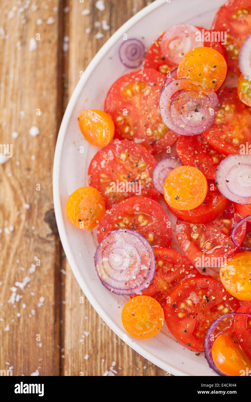Salade de tomates et d'Oignon Banque D'Images
