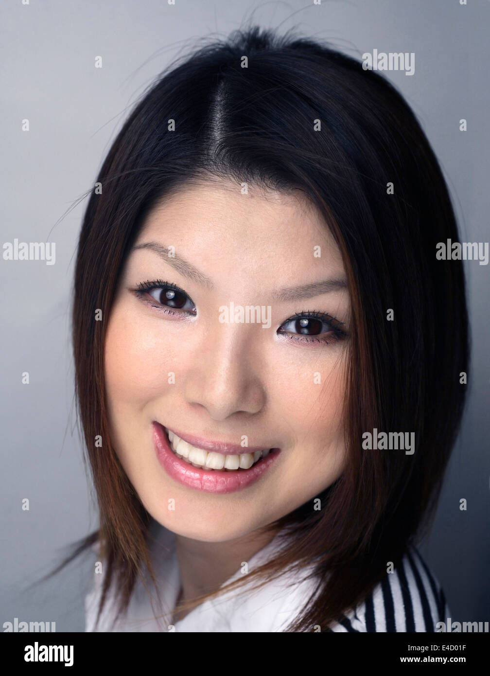 Asian woman photographié à l'intérieur. Elle avait 23 ans au moment du tournage et le japonais. Banque D'Images
