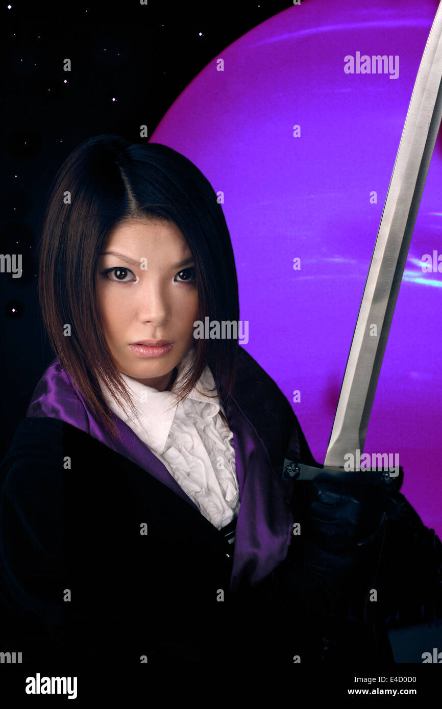 Asian Woman in science-fiction thème. Elle est japonaise et a été dans la vingtaine au moment de tirer. Banque D'Images