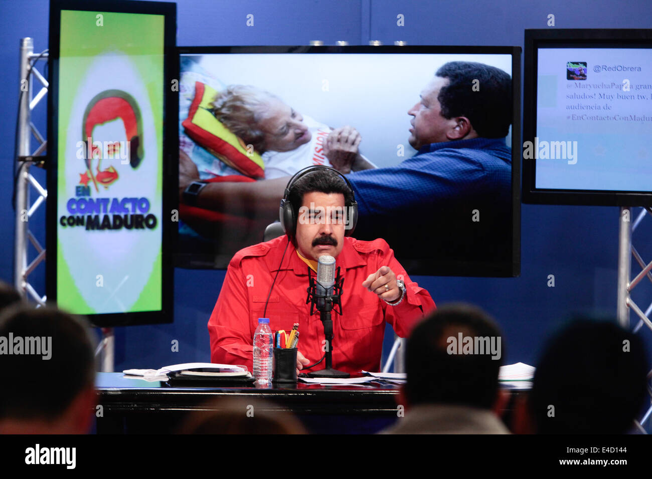 Caracas, Venezuela. 8 juillet, 2014. Le président vénézuélien Nicolas Maduro participe à la 14e édition de son émission de radio 'en contacto con Maduro', d'Ayacucho Prix du palais de Miraflores, à Caracas, Venezuela, le 8 juillet 2014. © Presse présidentielle/AVN/Xinhua/Alamy Live News Banque D'Images