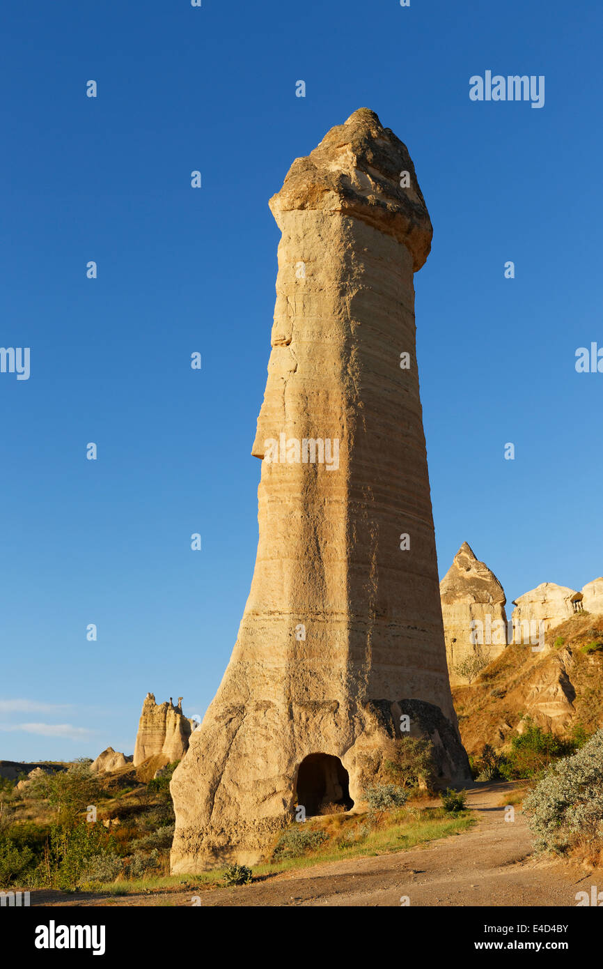 Cheminées de fées en forme de phallus, des formations de tuf, la vallée de l'amour, du parc national de Göreme, en Cappadoce, Nevşehir Province Banque D'Images